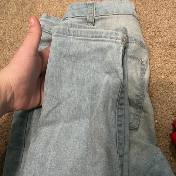 Light wash jeans size 9 - Picture 3 of 4